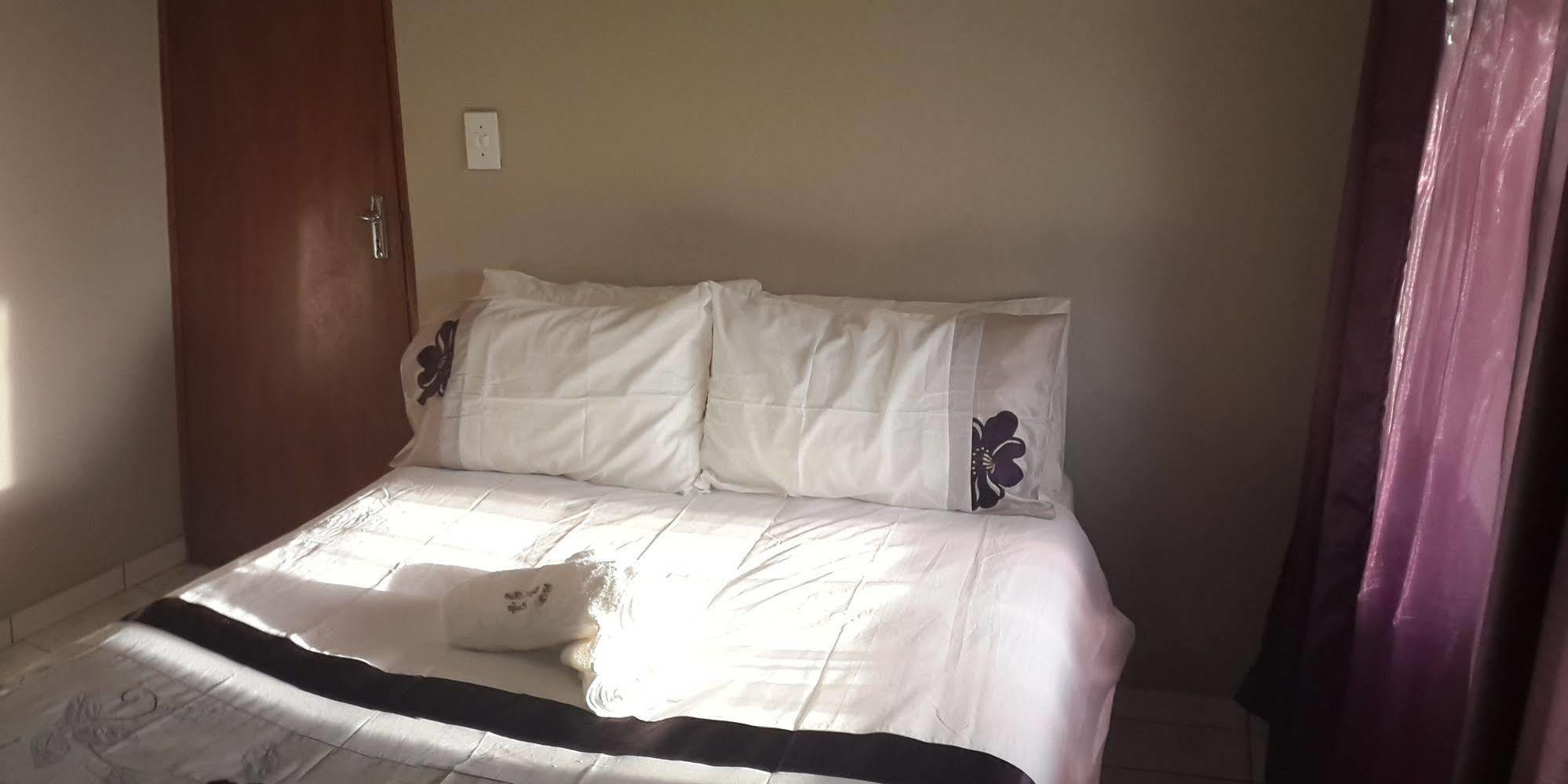 Crystal Rose Lodge Johannesburg Dış mekan fotoğraf