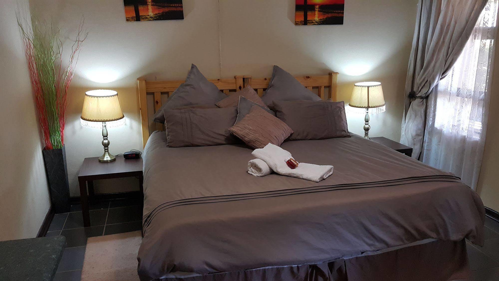 Crystal Rose Lodge Johannesburg Dış mekan fotoğraf