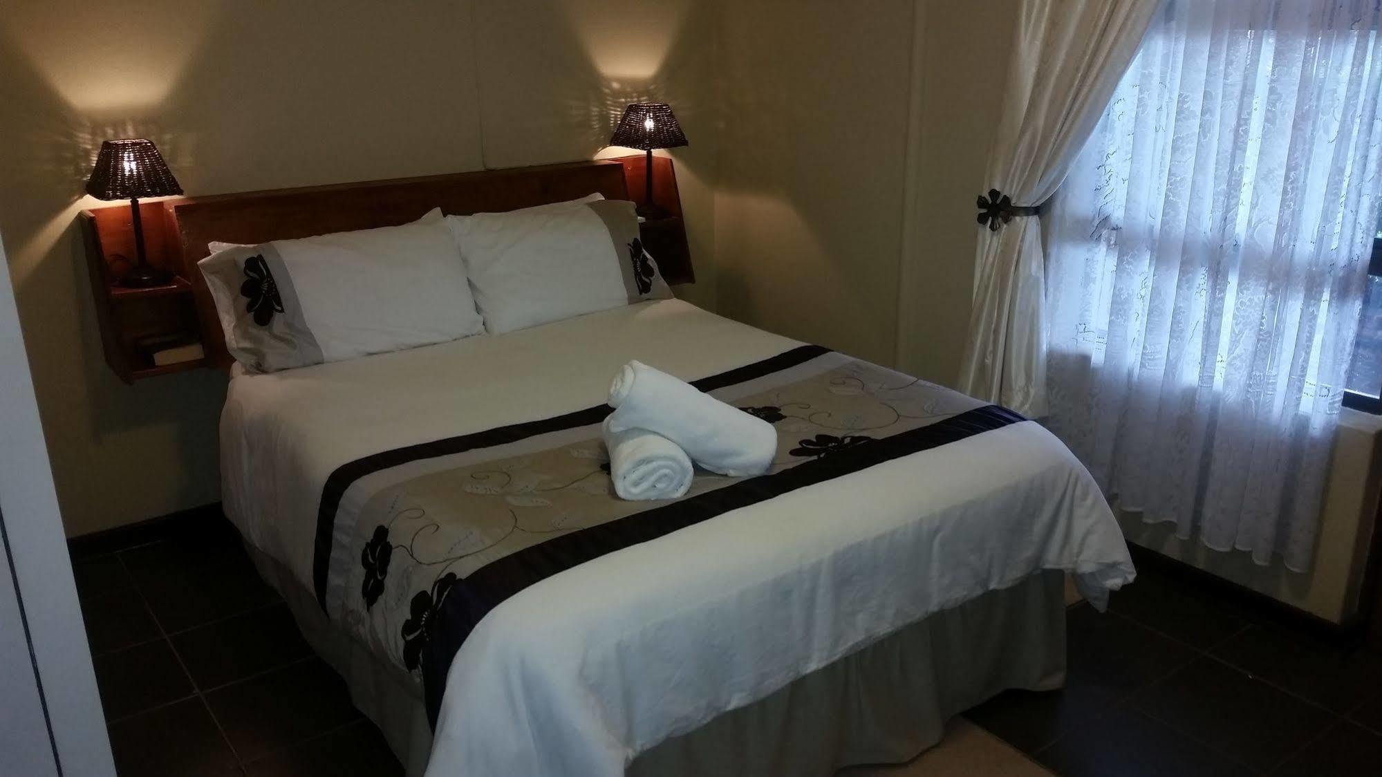 Crystal Rose Lodge Johannesburg Dış mekan fotoğraf